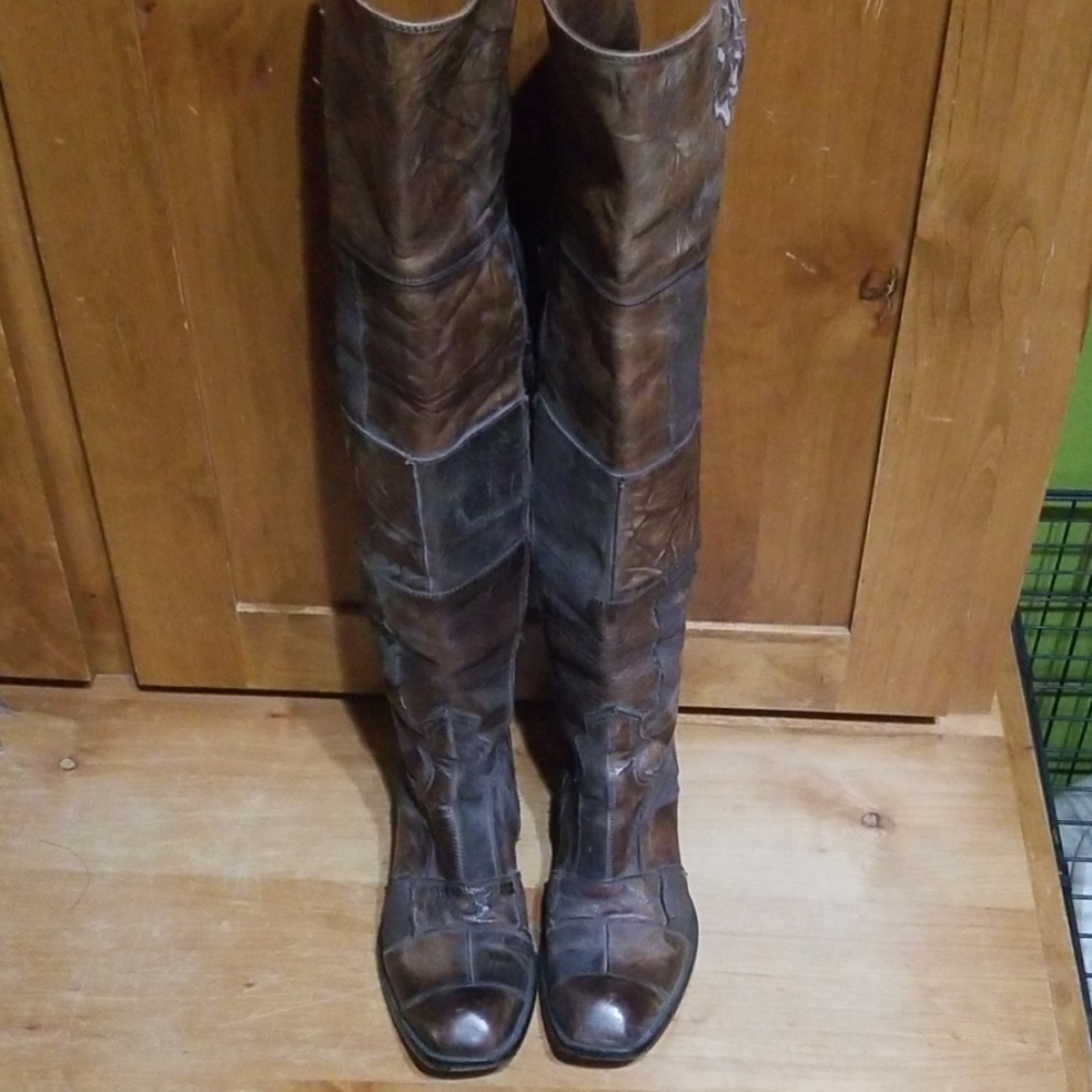 Boots - Picture 2 of 4